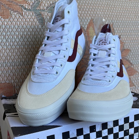 Vans WMNS Crockett High
White/Red
VN0A5JIGYF9
Sneakers - Picture 7 of 16